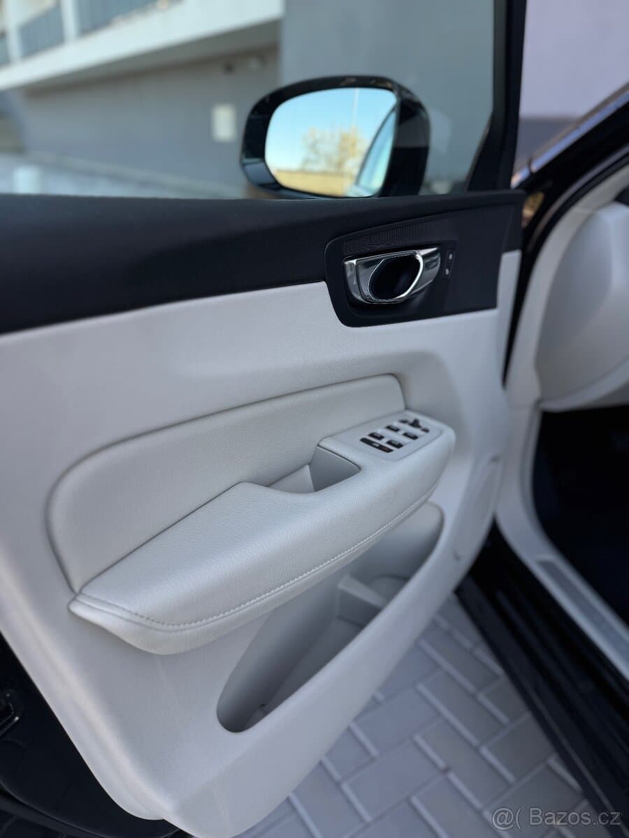 2019 Volvo XC60 - 12