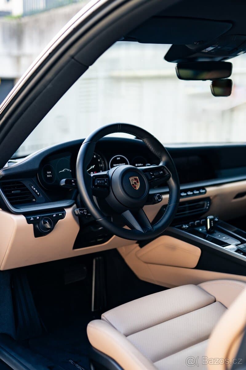 2023 Porsche 911 - 12
