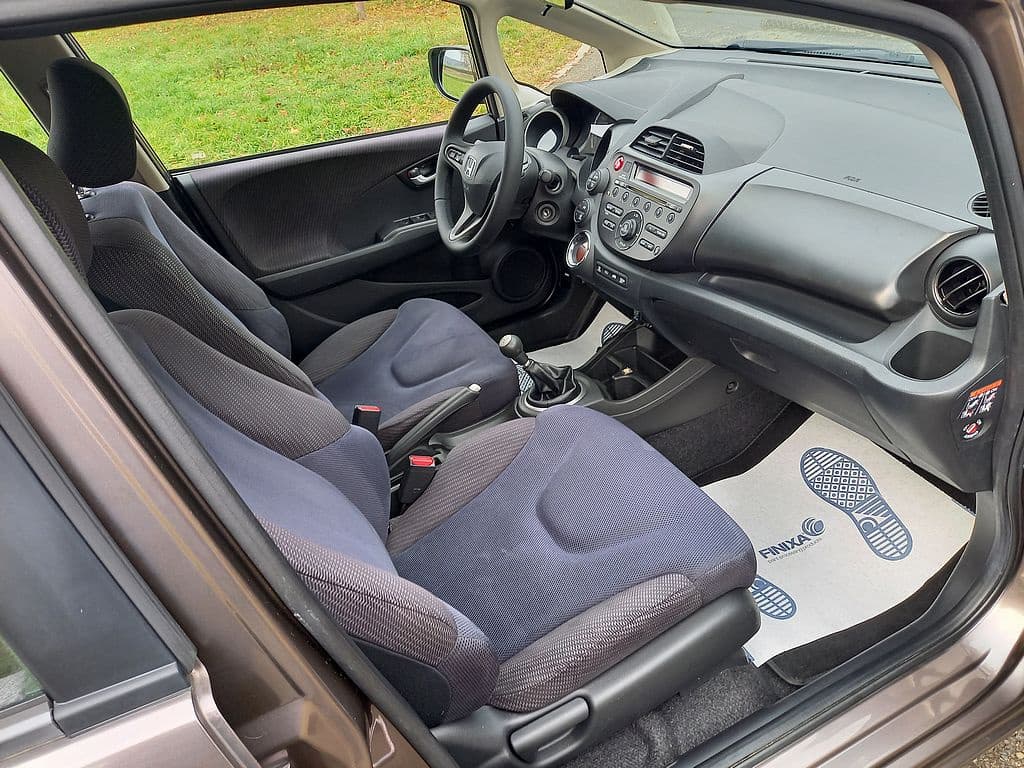 2011 Honda JAZZ - 12