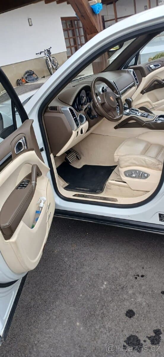 2013 Porsche CAYENNE - 12