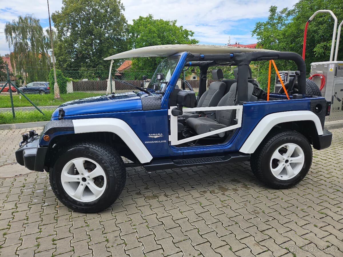 2010 Jeep WRANGLER - 12