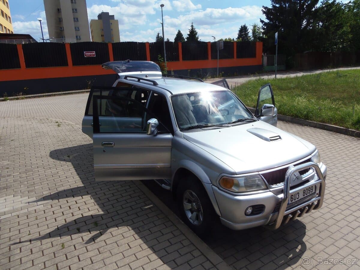 Mitsubishi PAJERO - 12
