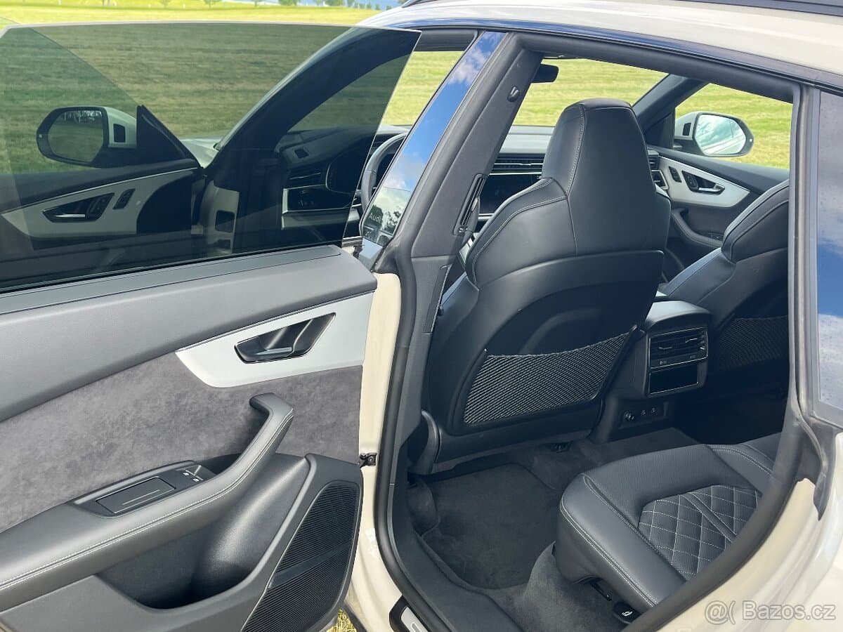 2025 Audi Q8 - 12