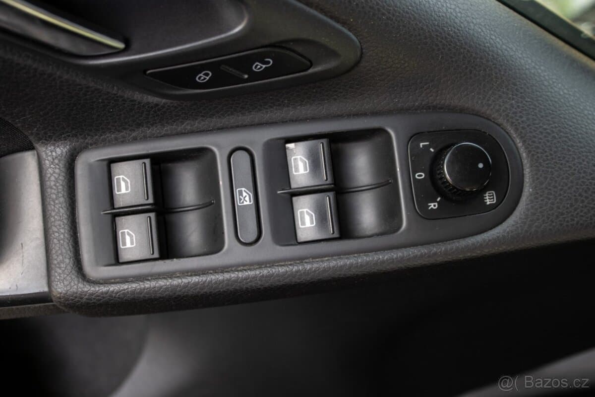 2010 Volkswagen GOLF - 12