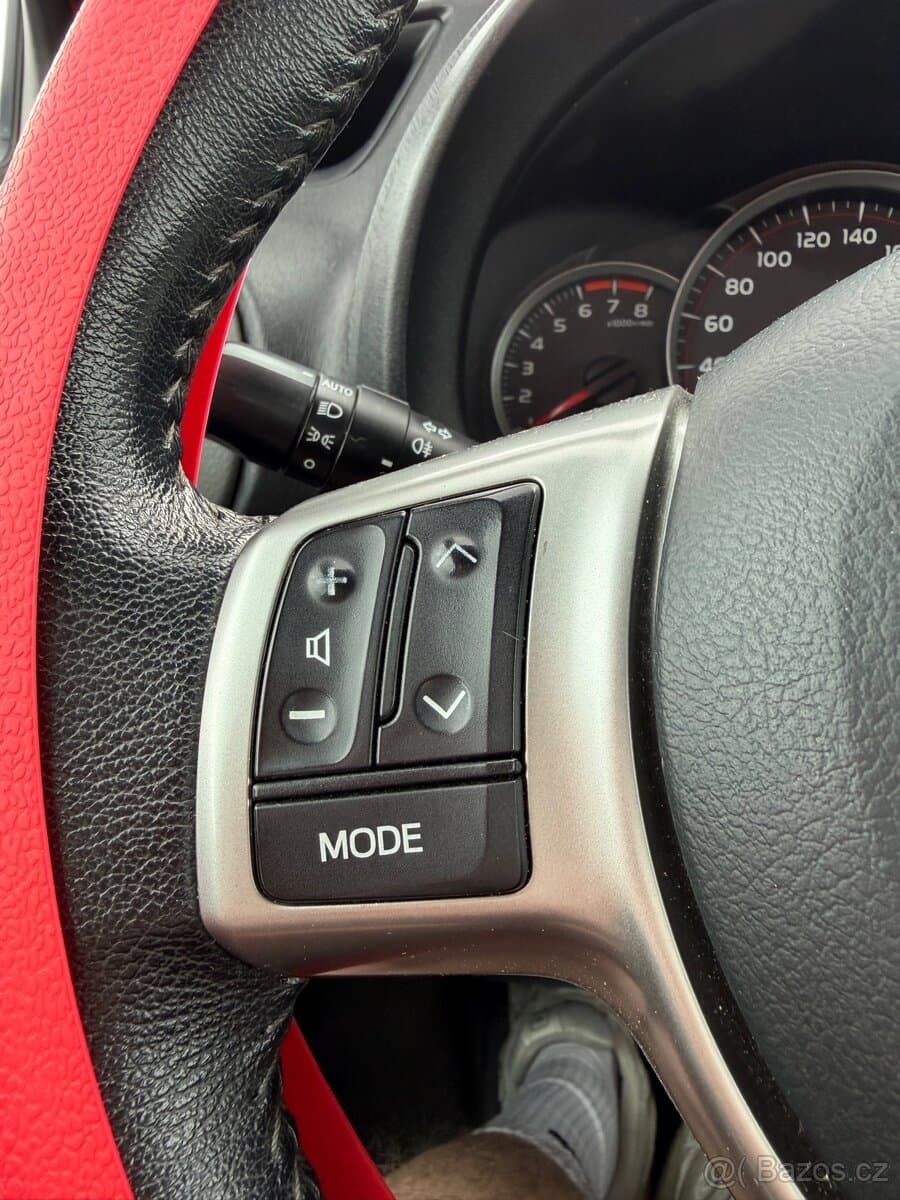 2011 Toyota YARIS - 12