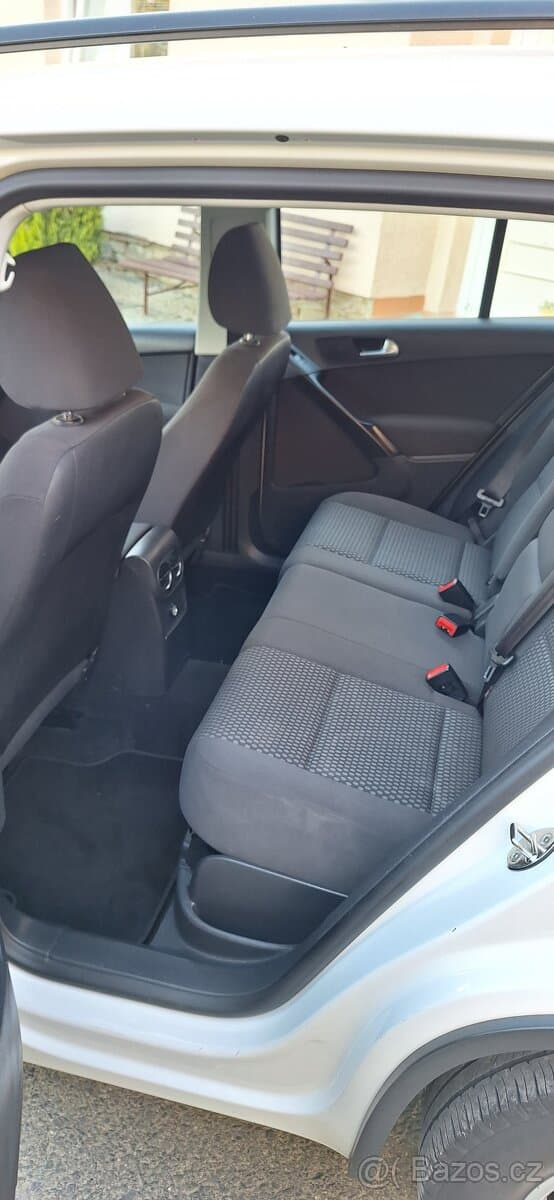 2010 Volkswagen TIGUAN - 12