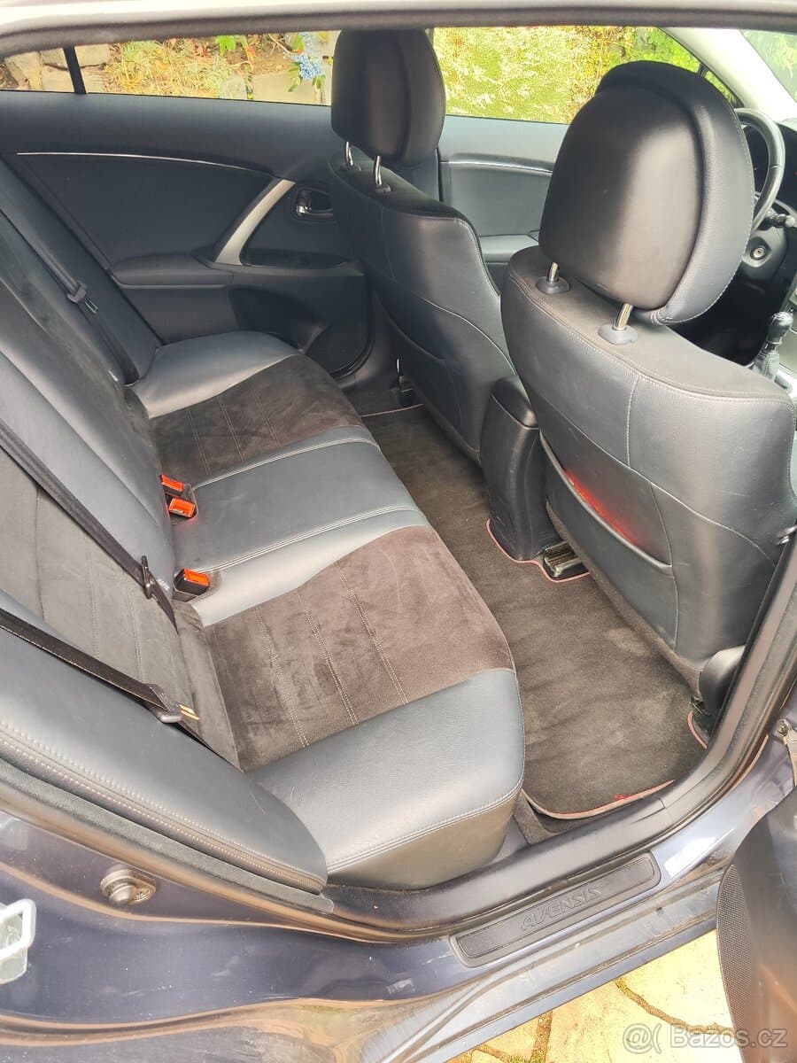 2015 Toyota AVENSIS - 12