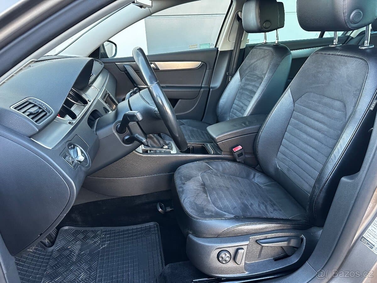 2011 Volkswagen PASSAT - 12