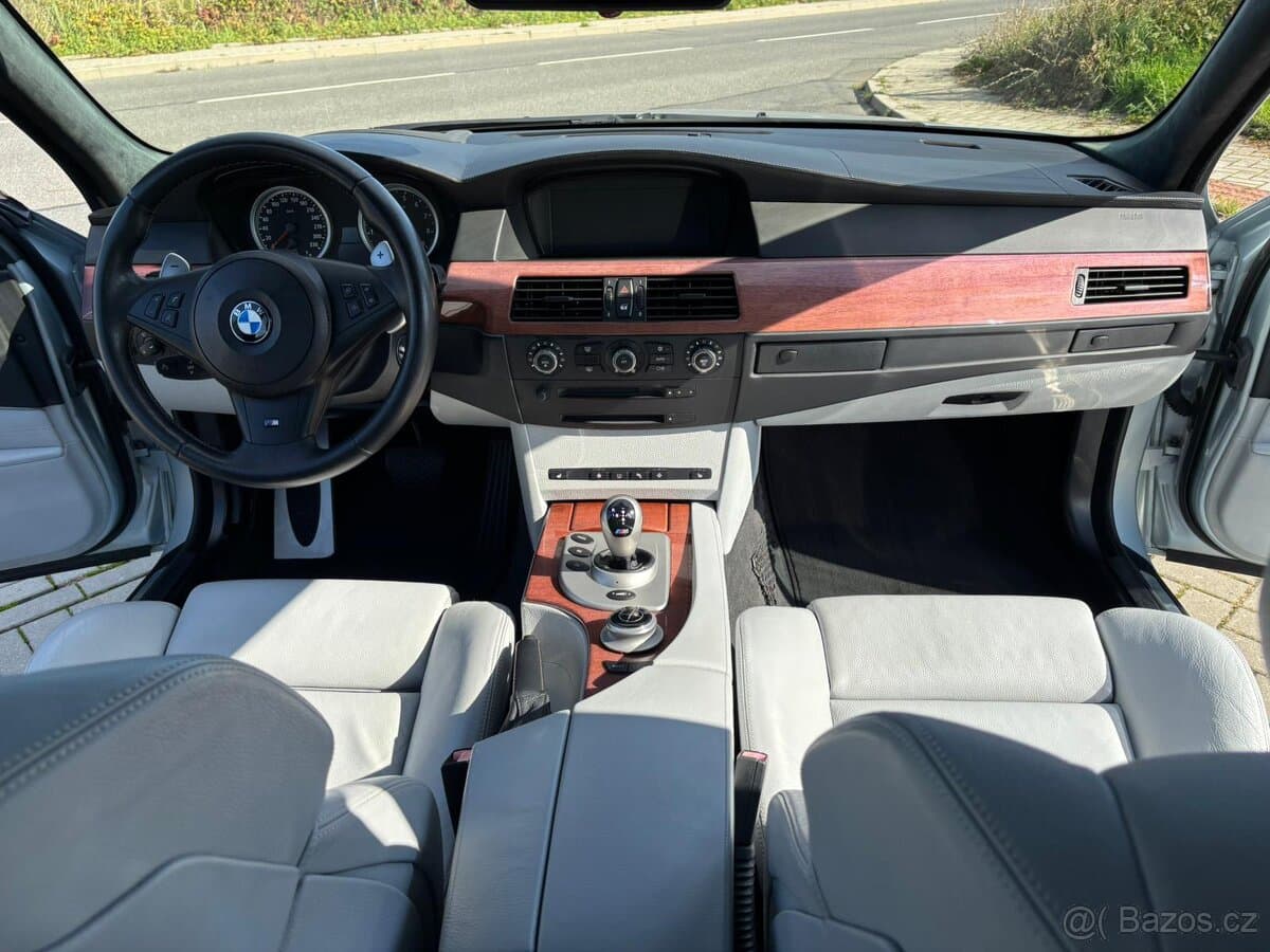 2005 BMW M5 - 12