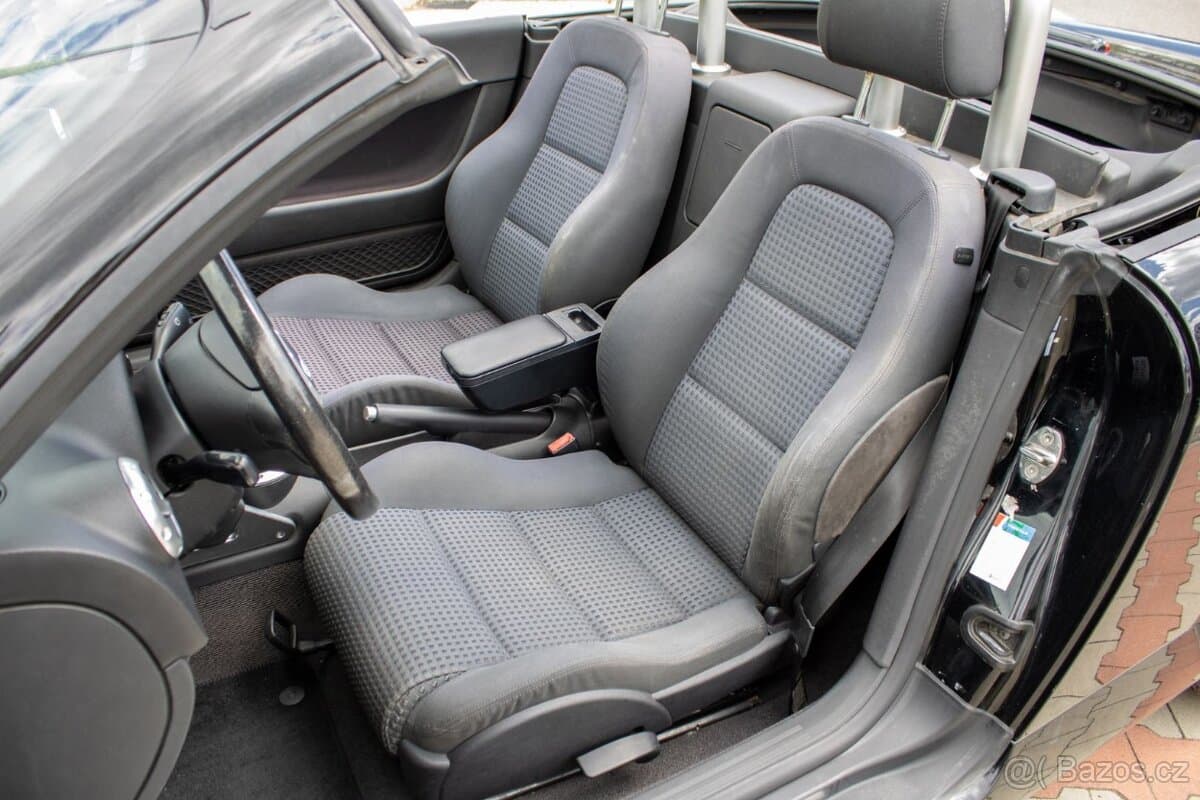 2002 Audi TT - 12