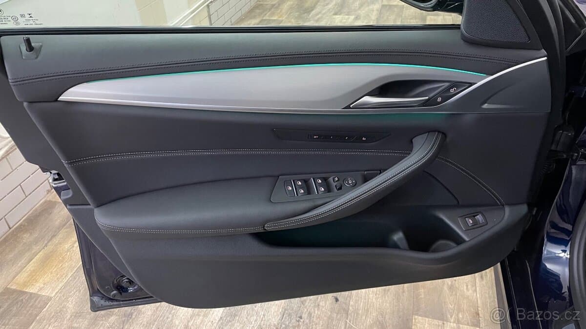 2020 BMW 5-SERIES - 12
