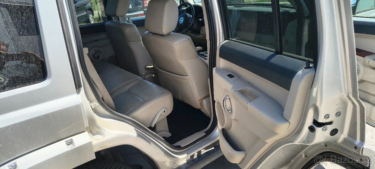 2007 Jeep COMMANDER - 12