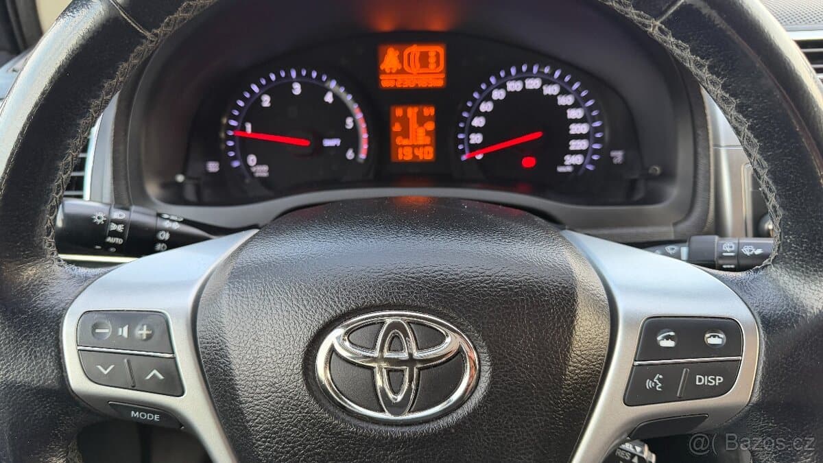 2012 Toyota AVENSIS - 12