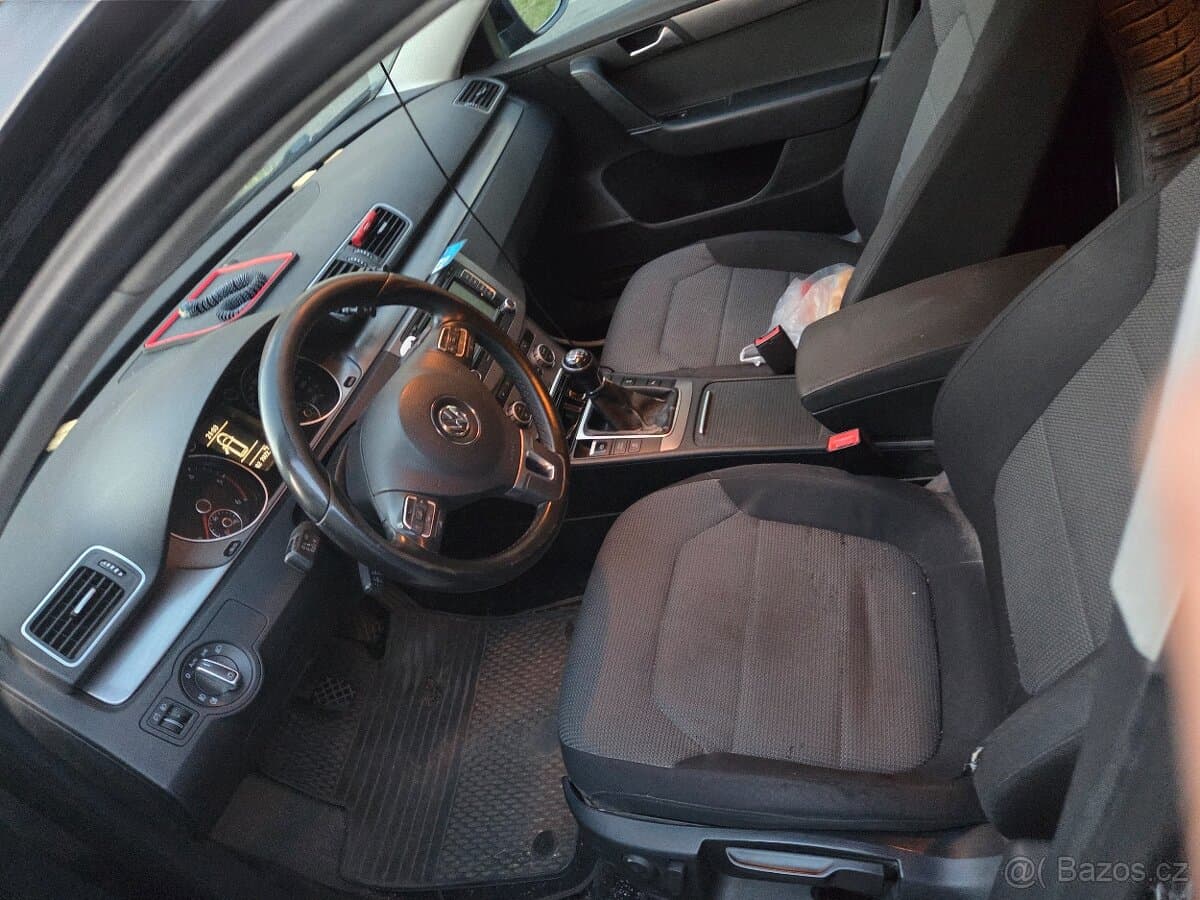 2013 Volkswagen PASSAT - 12