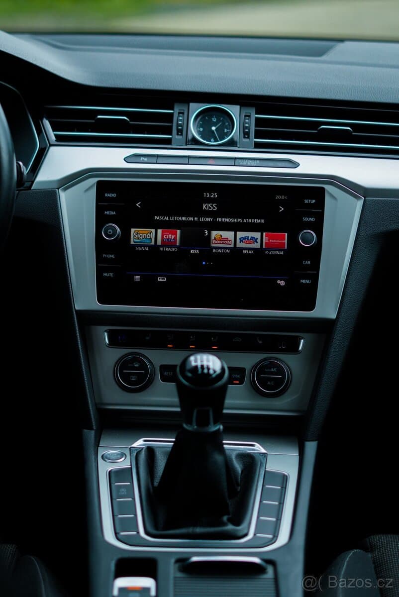 2018 Volkswagen PASSAT - 12