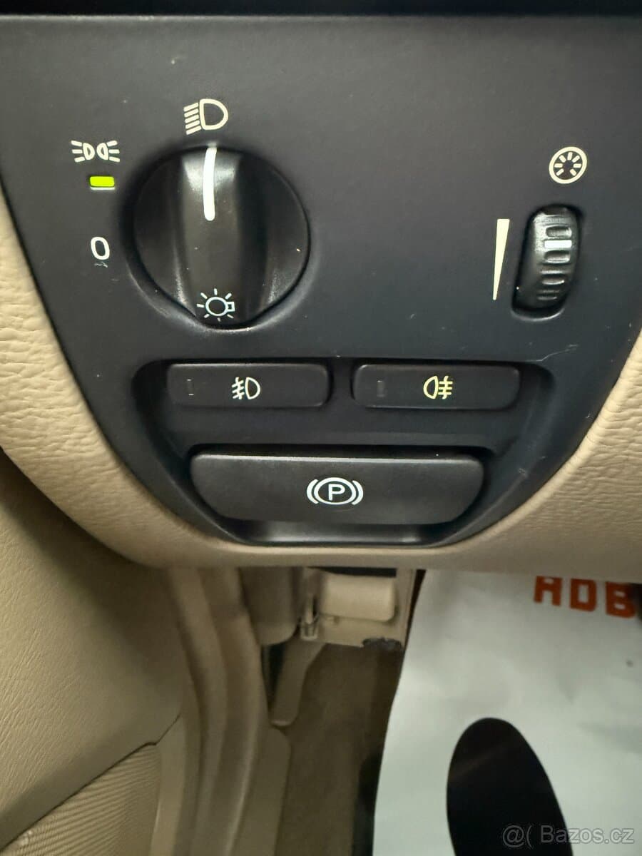 2011 Volvo XC90 - 12