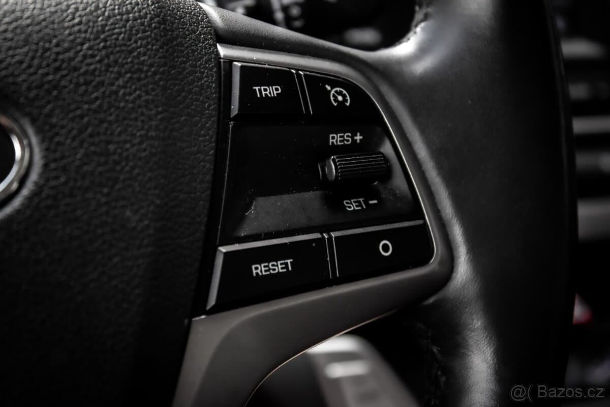 2017 Hyundai ELANTRA - 12