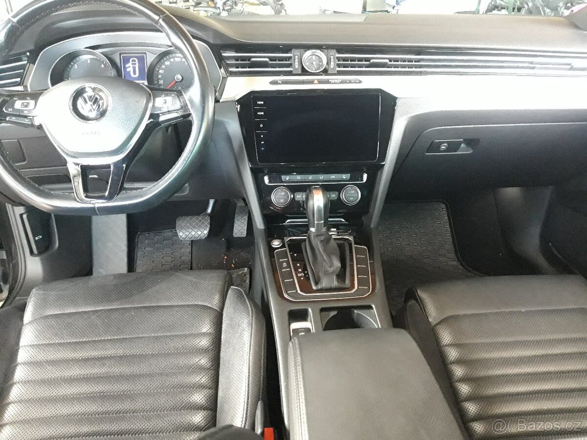 2019 Volkswagen PASSAT - 12
