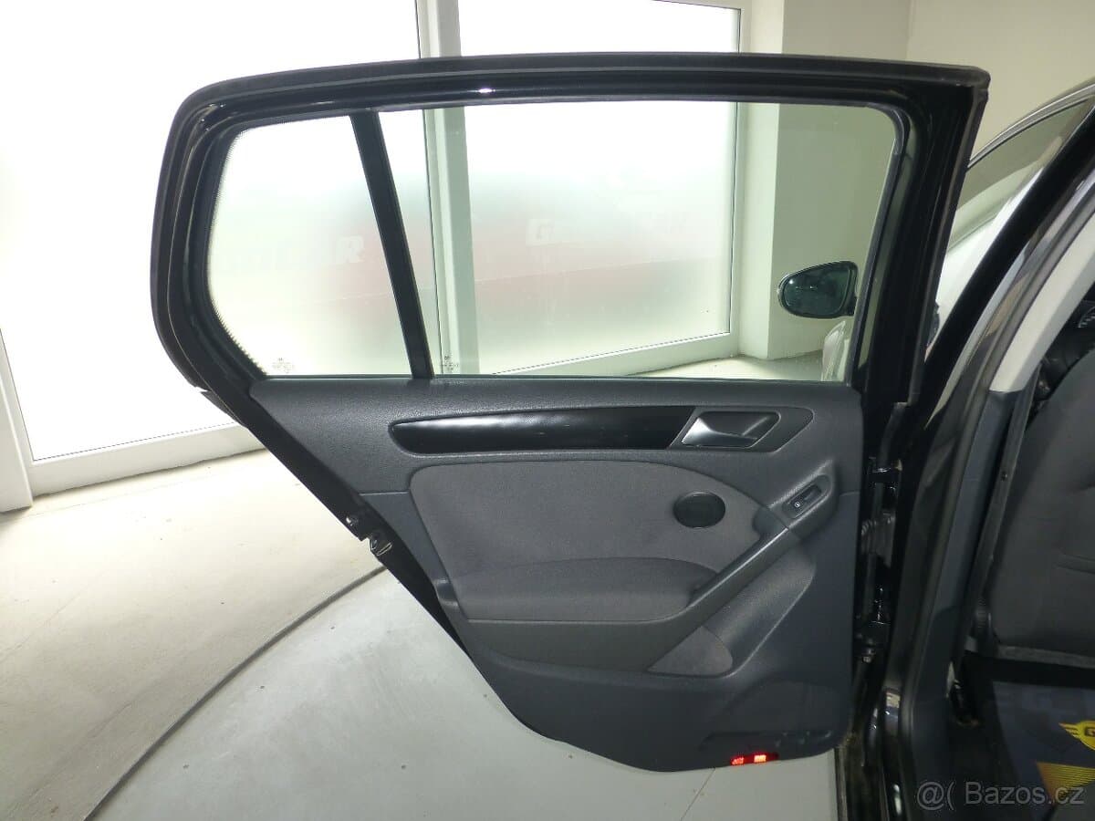 2011 Volkswagen GOLF - 12