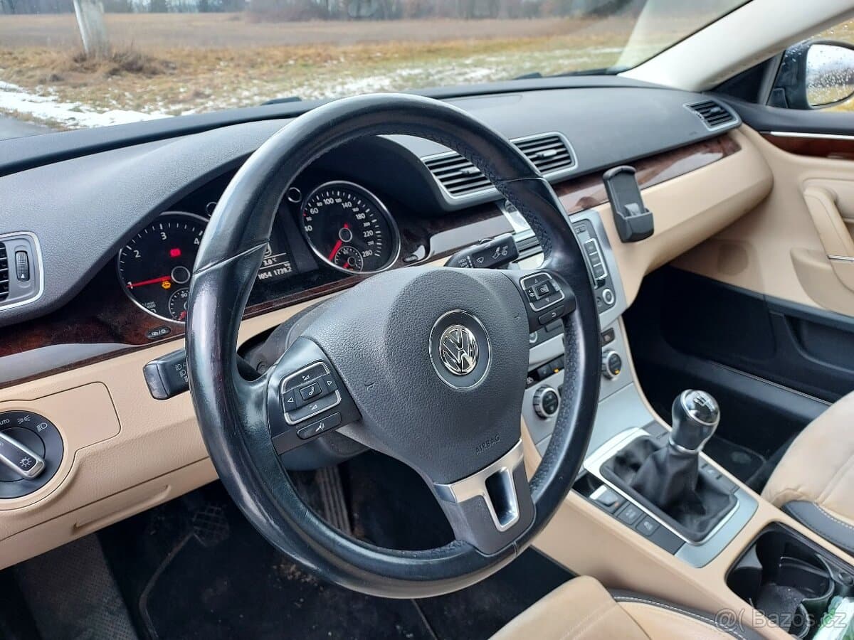 2015 Volkswagen PASSAT CC - 12