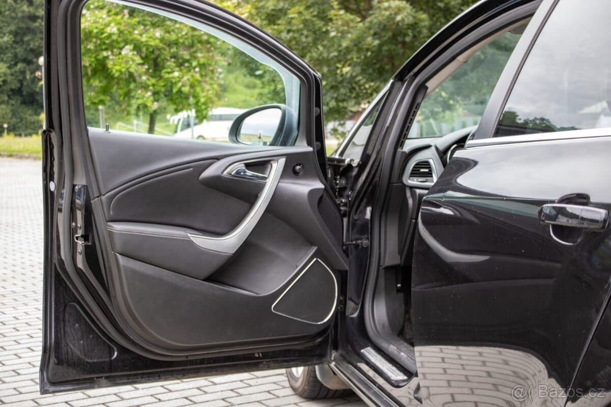 2011 Opel ASTRA - 12