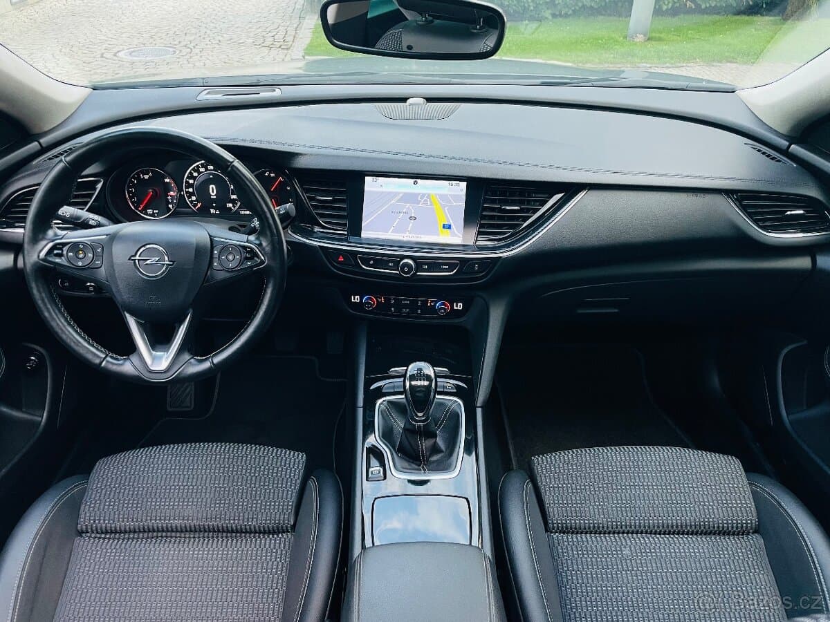 2017 Opel INSIGNIA - 12