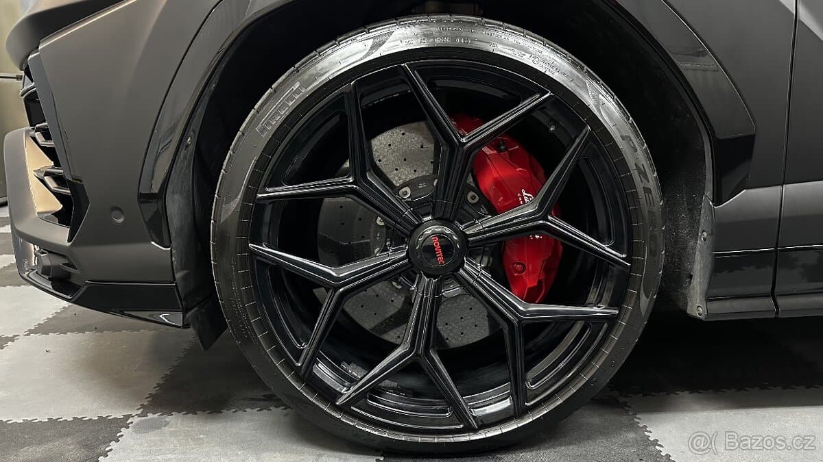 2020 Lamborghini URUS - 12