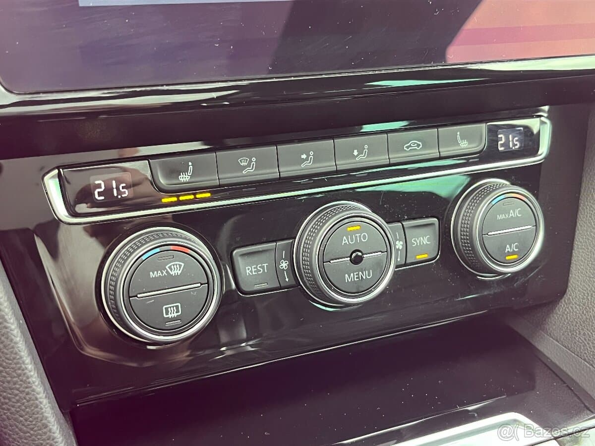 2018 Volkswagen PASSAT - 12