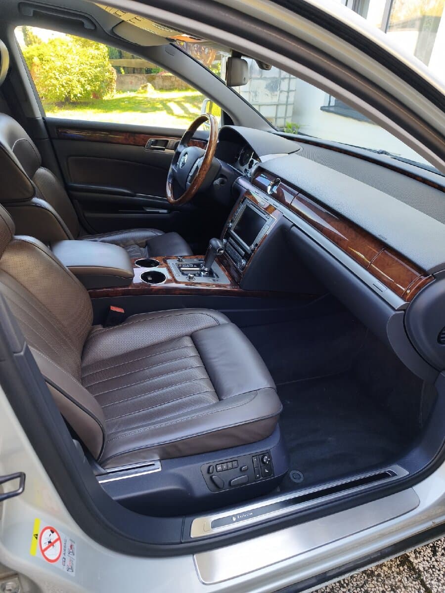 2011 Volkswagen PHAETON - 12