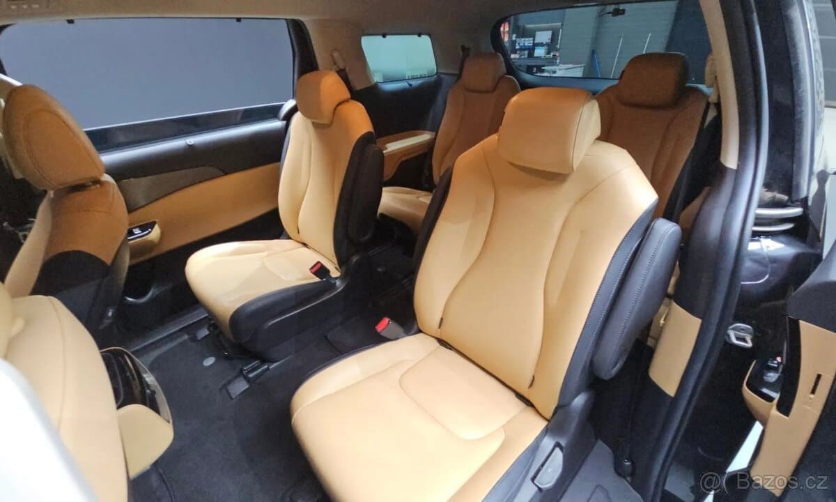 2021 Kia CARNIVAL - 12
