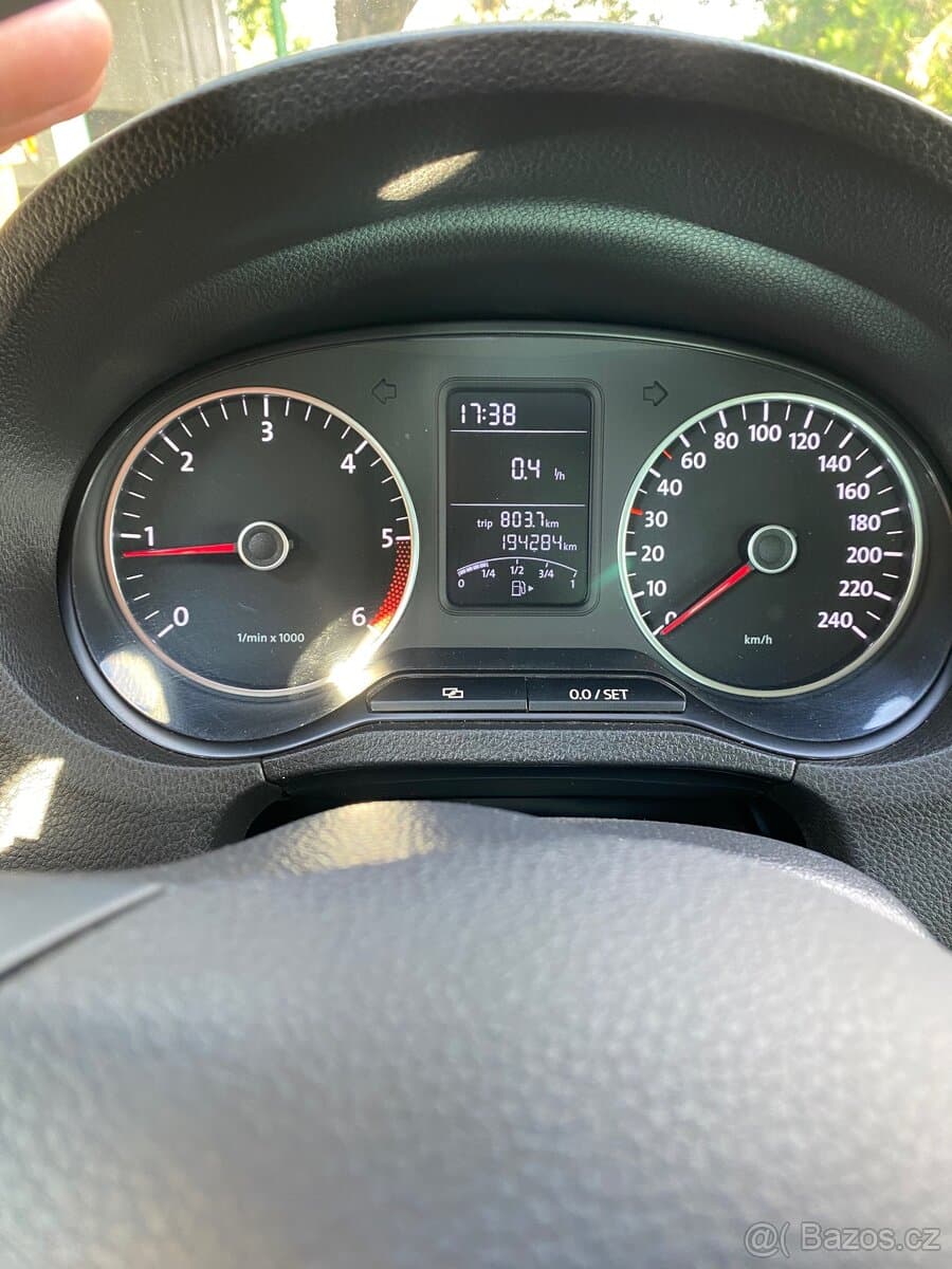 2012 Volkswagen POLO - 12