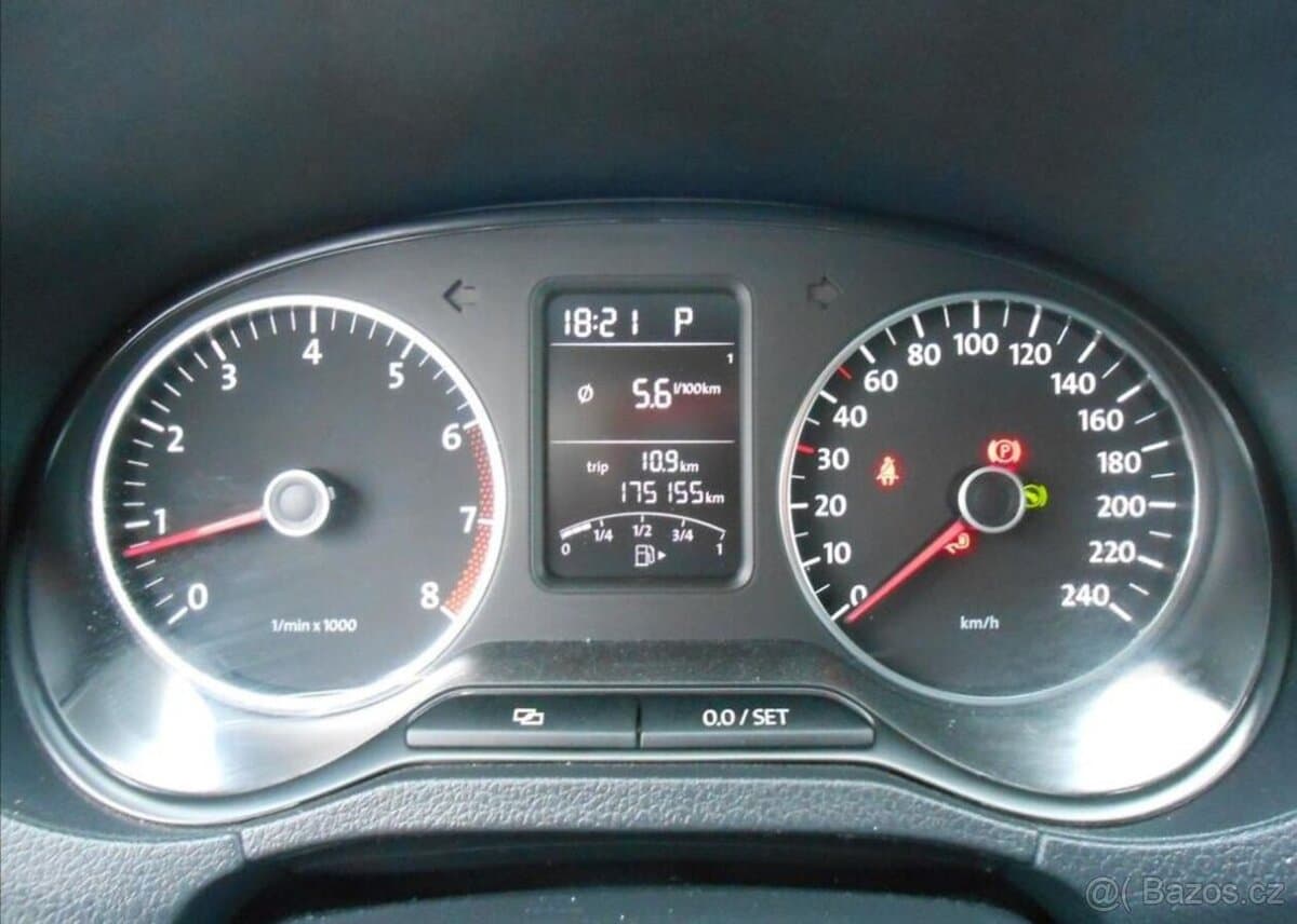 2011 Volkswagen POLO - 12