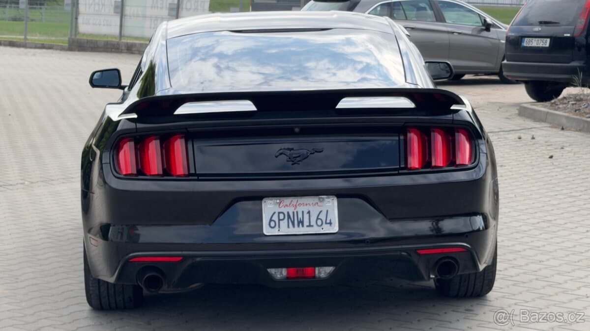 2017 Ford MUSTANG - 12