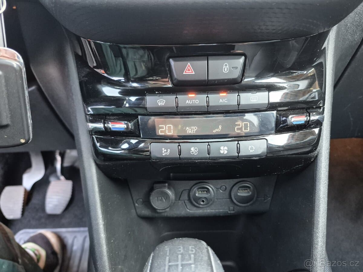 2014 Peugeot 2008 - 12