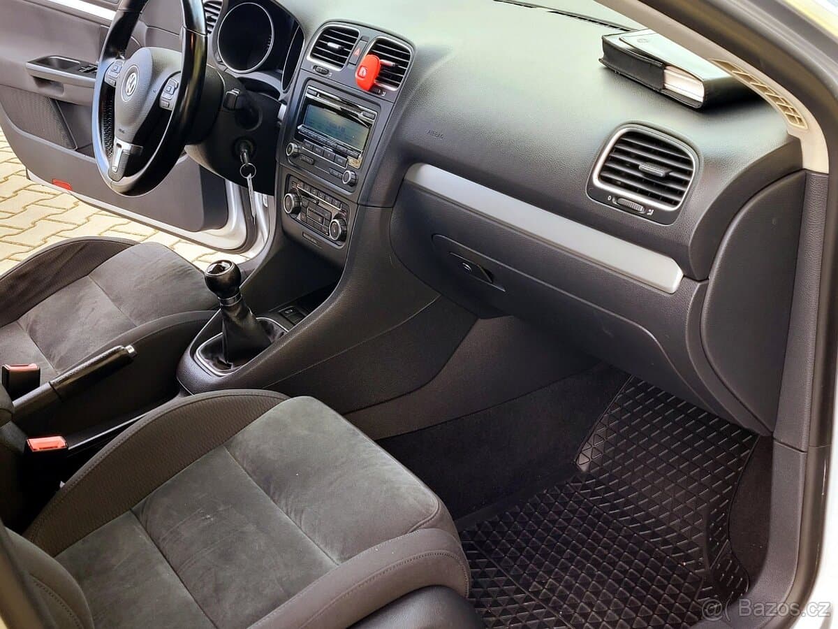 2010 Volkswagen GOLF - 12