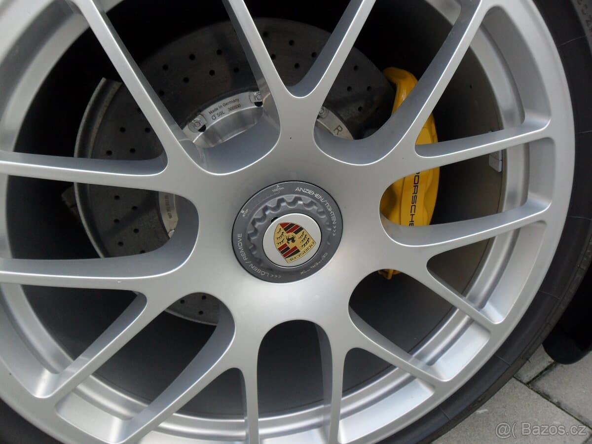 2012 Porsche 911 - 12