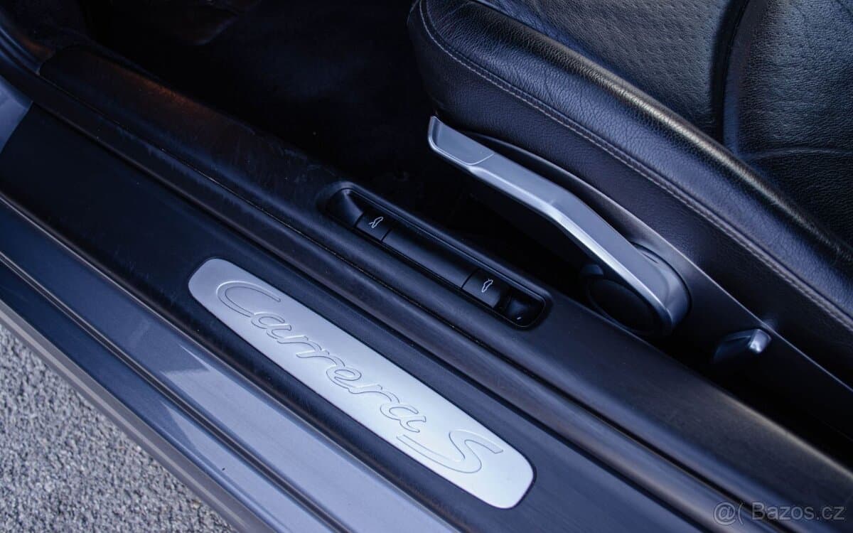 2005 Porsche 911 - 12