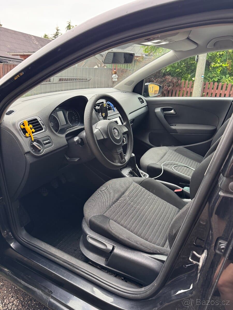 2011 Volkswagen POLO - 12