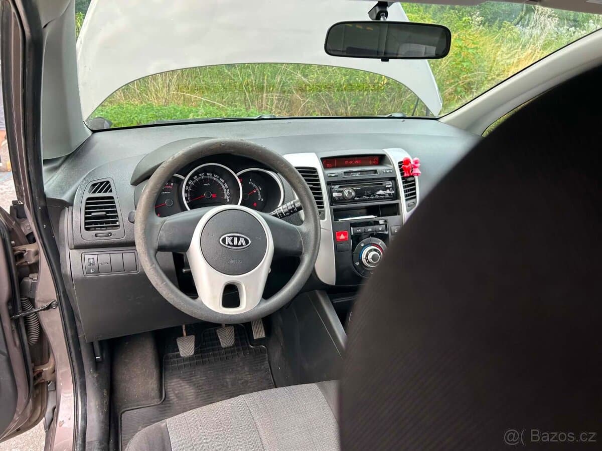 2011 Kia VENGA - 12
