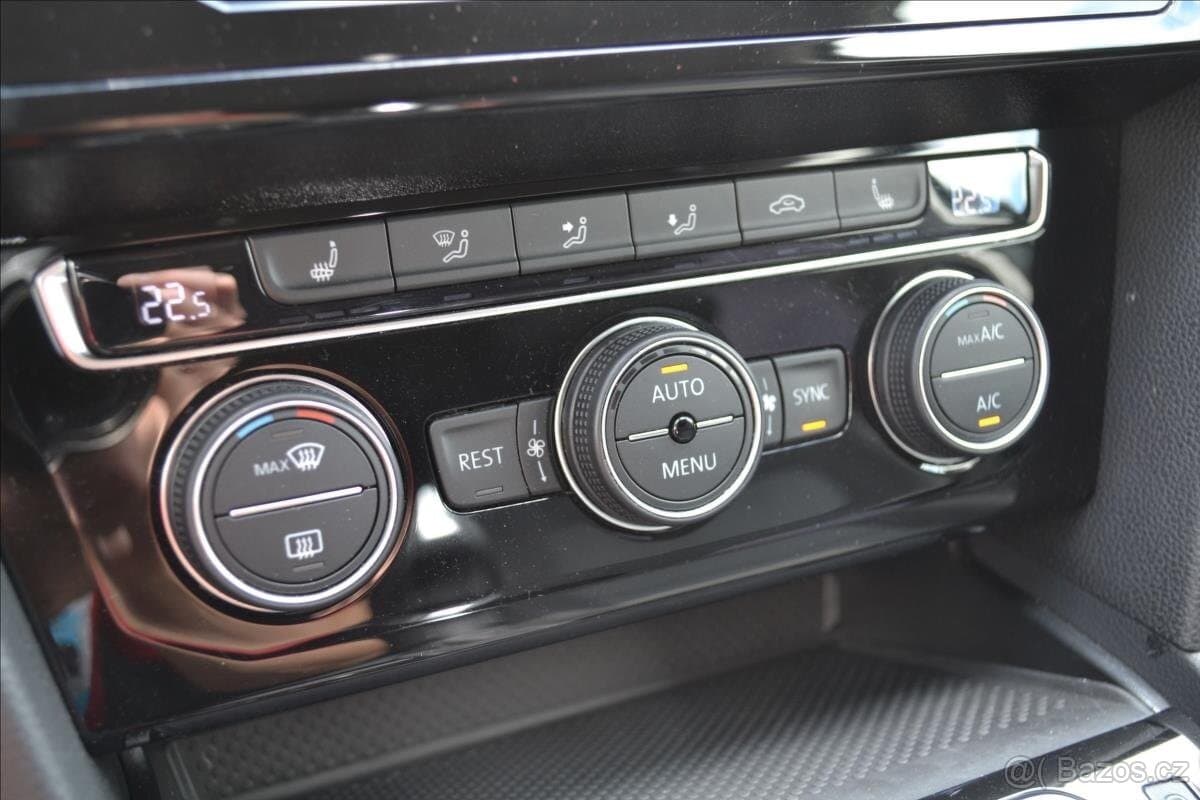 2019 Volkswagen PASSAT - 12