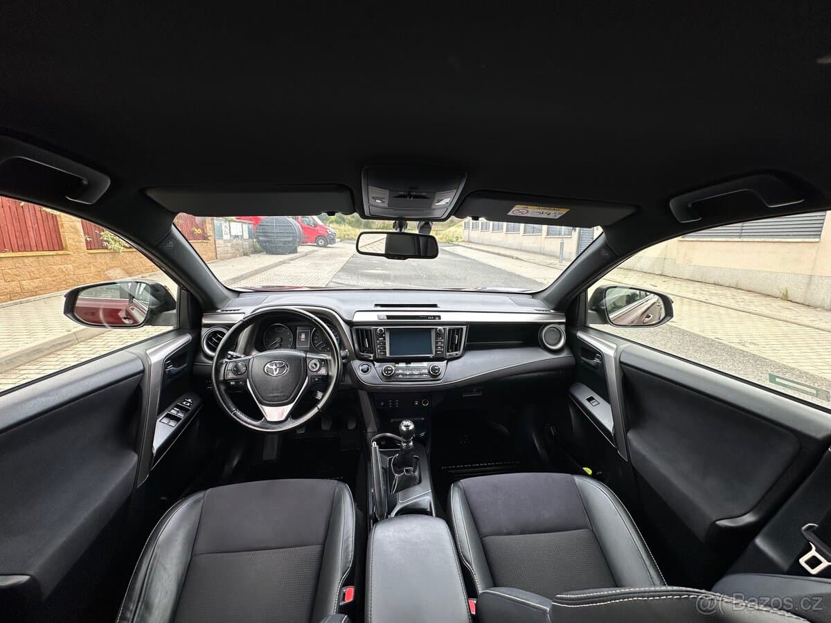 2017 Toyota RAV4 - 12