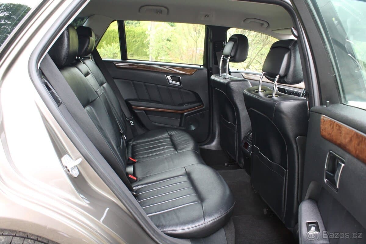 2010 Mercedes-Benz E-CLASS - 12