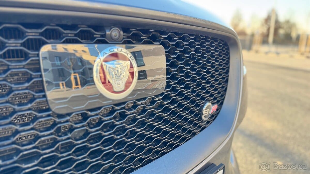 2020 Jaguar F-PACE - 12