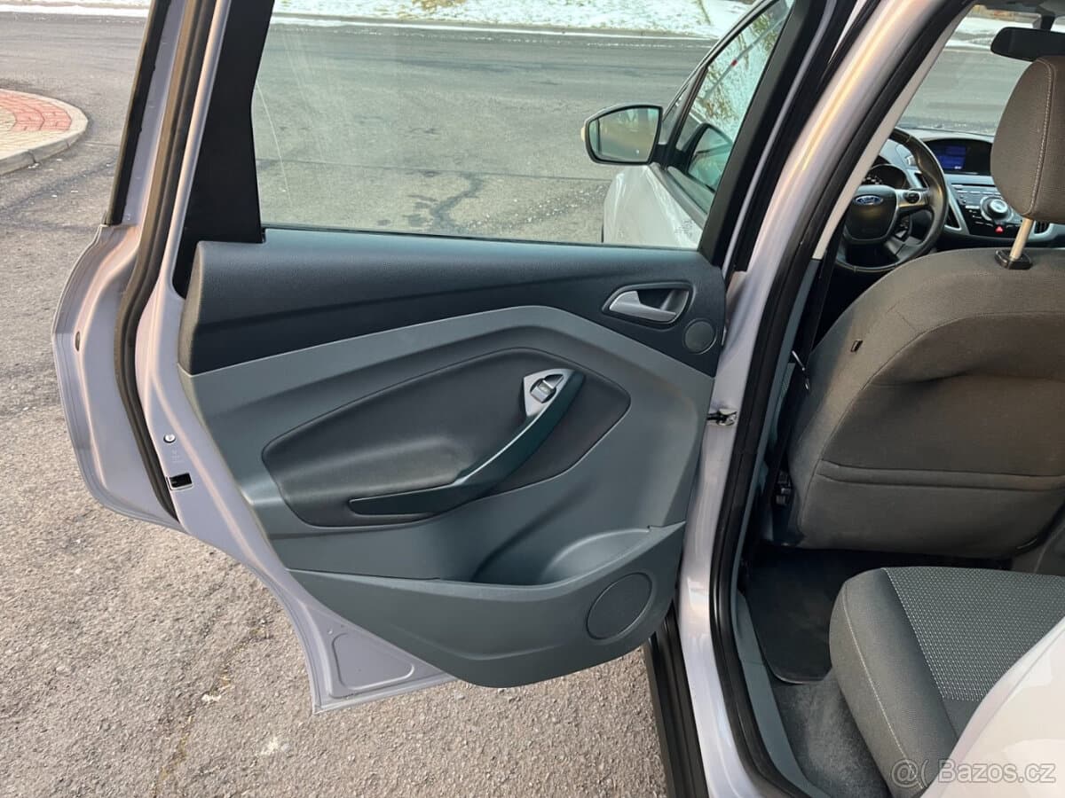 2011 Ford C-MAX - 12