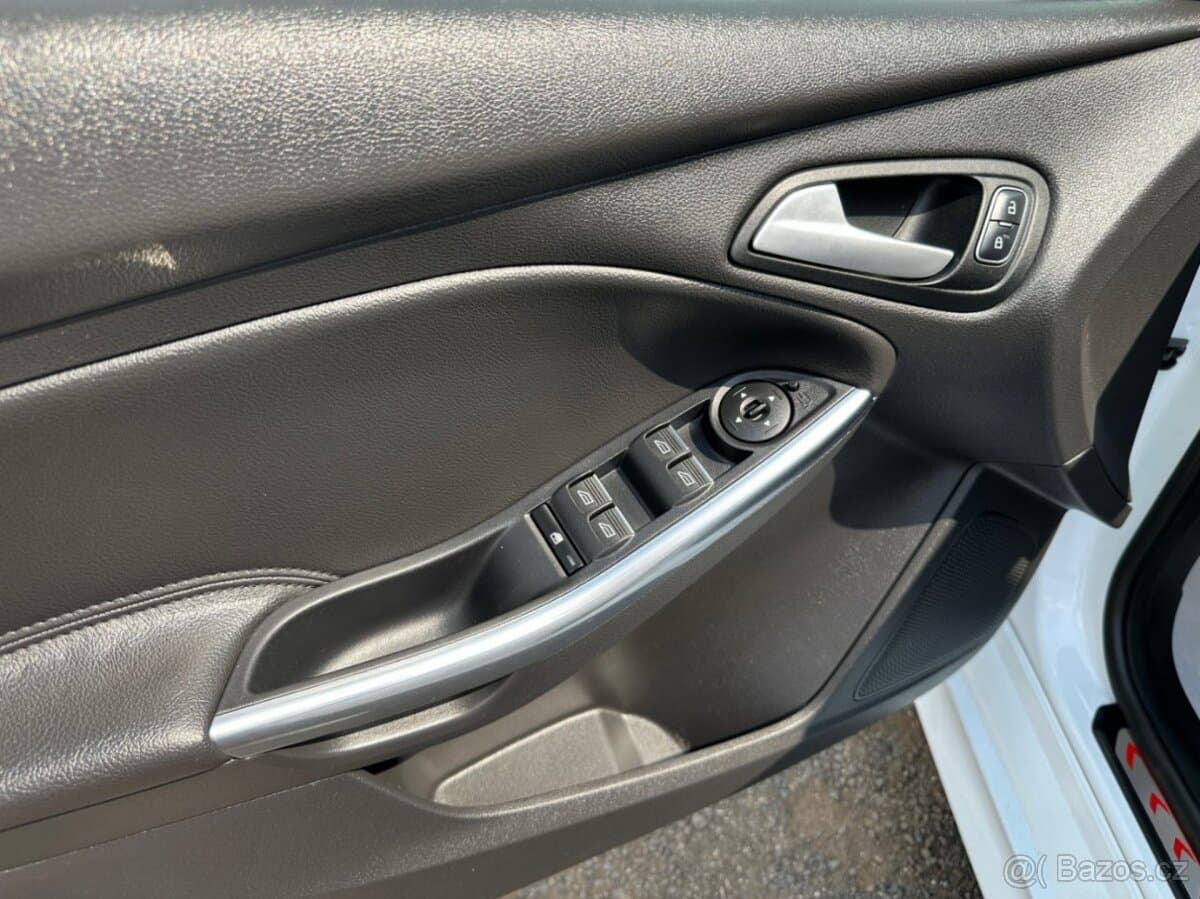 2017 Ford FOCUS - 12