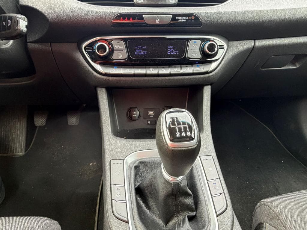 2022 Hyundai i30 - 12
