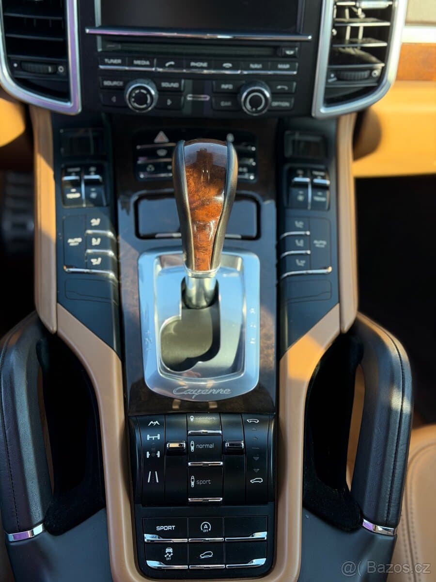 2012 Porsche CAYENNE - 12