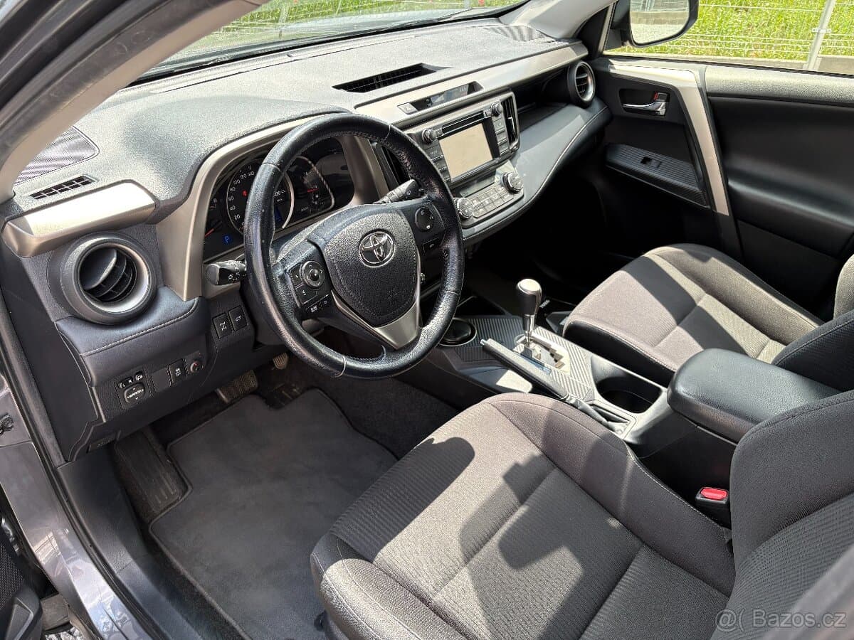 2013 Toyota RAV4 - 12