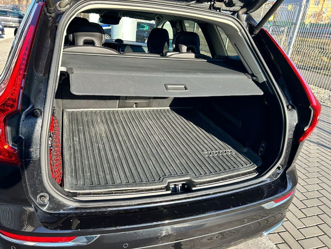 2021 Volvo XC60 - 12