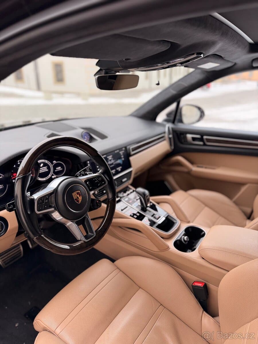 2018 Porsche CAYENNE - 12